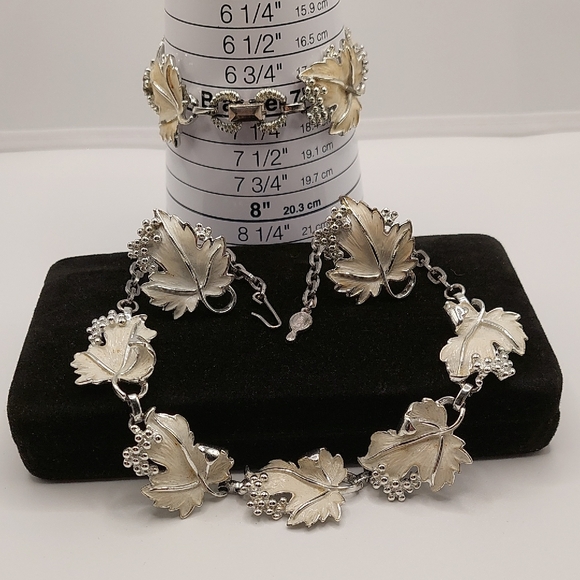 SARAH COVENTRY 'Whispering Leaves' Vintage 1959 Full Parure- Silver Tone Set - Picture 4 of 14
